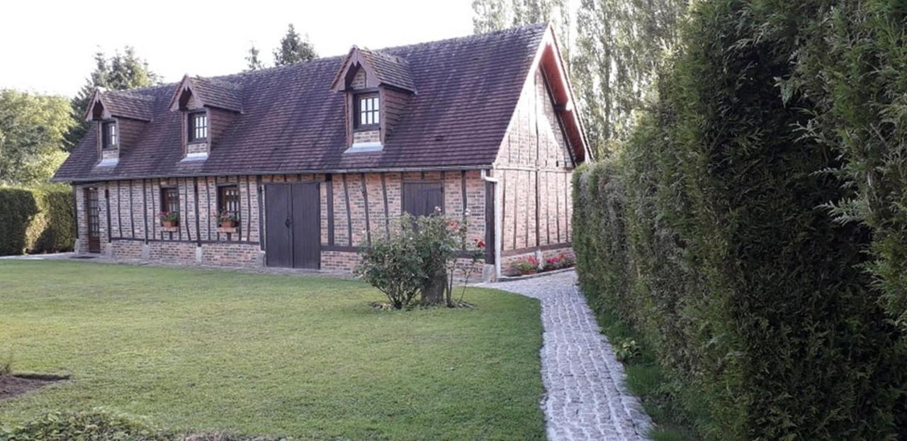 Le Petit Gite De La Varenne Saint-Hellier Esterno foto